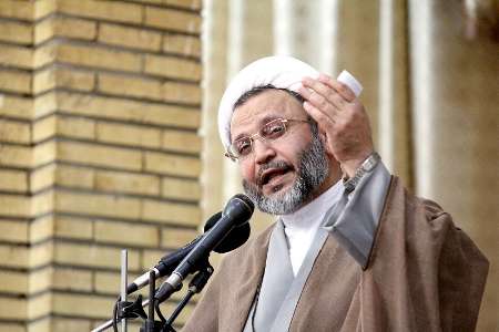 آقای زنگنه چرا ۲۵ درصد افزایش حقوق کارکنان مناطق جنگزده را به همه داده اید به جز مسجدسلیمان!/ نفت و گاز مردم این شهر را بیمار و تمام لوازم خانه های مان از بین رفته است آمار خودکشی، فقر و بیکاری در این شهر بیداد می کند بعد می گوئید نمی توانیم برای این تیم هزینه کنیم