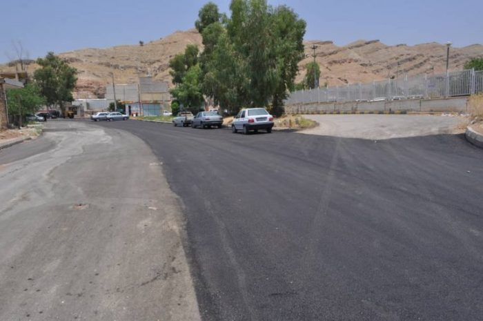 عملیات زیرسازی و روکش آسفالت مناطق مختلف مسجدسلیمان در حال اجرا میباشد