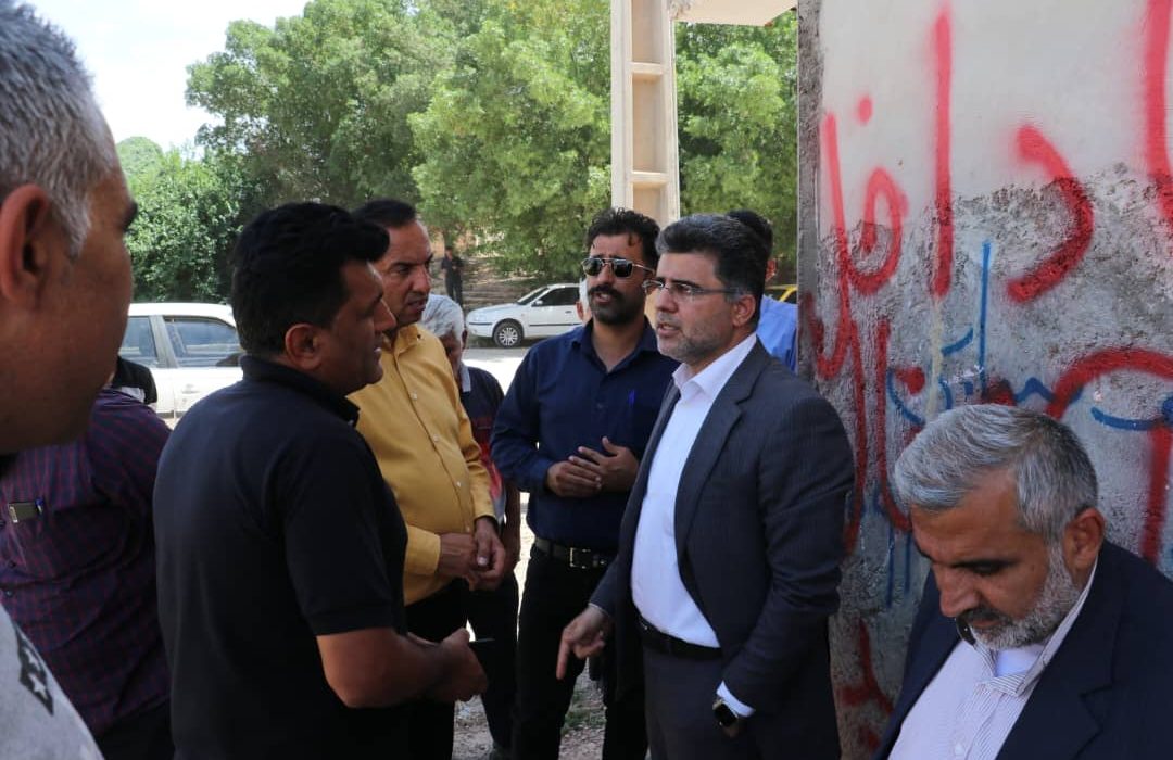 بازدید شهردار مسجدسلیمان از پروژه احداث کانال دفع آبهای سطحی محله نفتک لین ۳