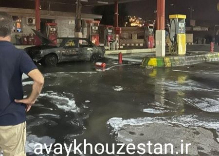 نقص فنی یک خودرو موجب آتش سوزی در جایگاه عرضه سوخت در مسجدسلیمان شد