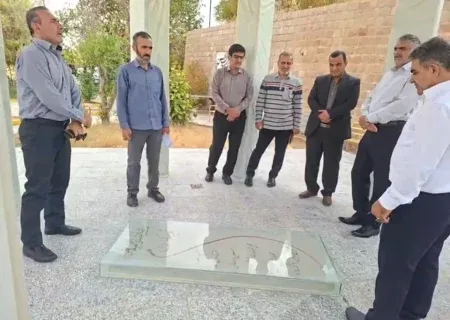 ادای احترام شهردار مسجدسلیمان به مقام شامخ شهید گمنام دانشگاه آزاد و تأکید بر تکمیل هرچه سریع‌تر یادمان