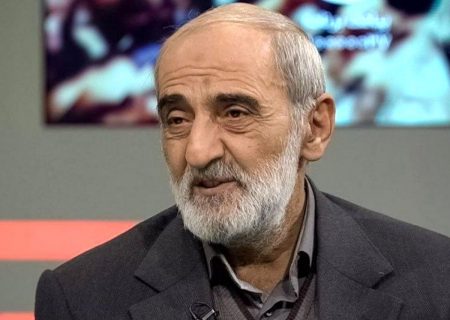 اتهام جدید شریعتمداری علیه مولوی عبدالحمید: او «شکار» دشمنان تابلودار اسلام شده