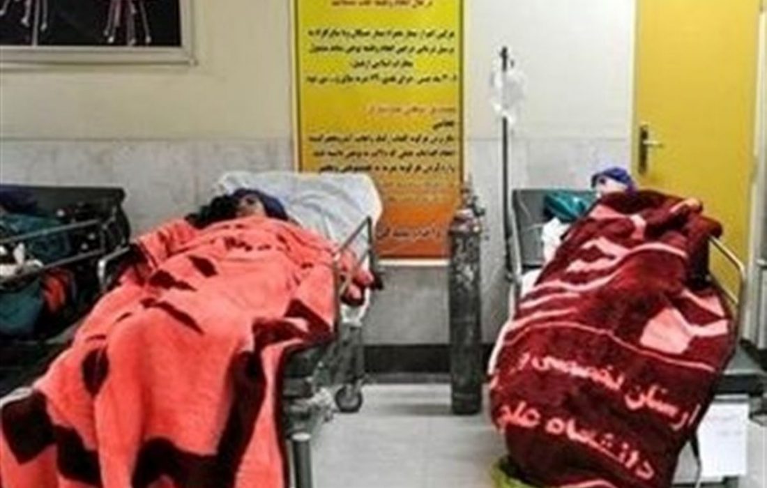 ادامه مسمومیت دانش آموزان دختر در مدارس بروجرد/ ‌‌۵۰ دانش‌آموز دیگر راهی بیمارستان شدند