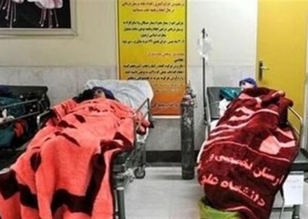 ادامه مسمومیت دانش آموزان دختر در مدارس بروجرد/ ‌‌۵۰ دانش‌آموز دیگر راهی بیمارستان شدند