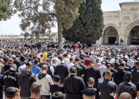 اقامه نماز جمعه توسط ۱۳۰ هزار فلسطینی در مسجدالاقصی