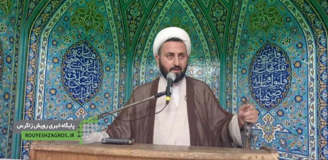 امام جمعه موقت مسجدسلیمان:این چه روز مسجدسلیمانی ست که نه تنها مسئولان کشوری بلکه استانی از جمله استاندار و مدیرعامل مناطق نفتخیز جنوب هم حاضر نشدند در آن شرکت کنند