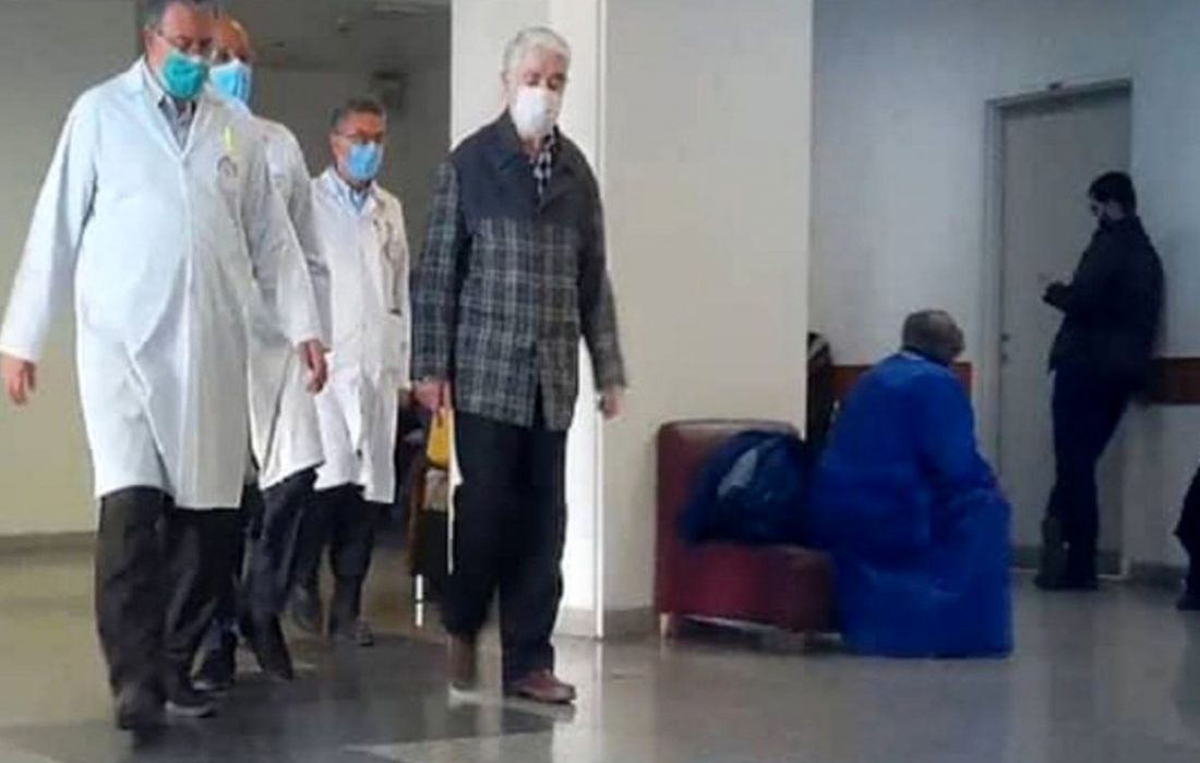 انتقال میرحسین موسوی به یکی از مراکز درمانی تهران برای درمان آنفلوآنزا