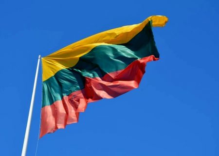 برای تروریستی اعلام کردن سپاه مسائل قانونی باید حل شود