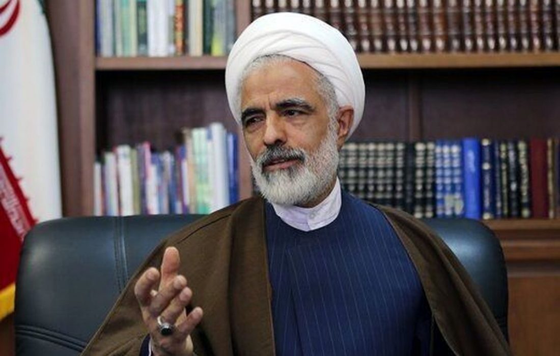 برخی اقدامات نابخردانه و اهانت بار مانند «ماست‌پاشی» مسأله حجاب را تشدید و عده‌ای را به لجبازی وادار خواهد کرد