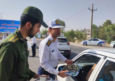 برپایی ایستگاه پذیرایی و تقدیر فرمانده پلیس راه مسجدسلیمان- اهواز در حمایت های مردمی از نیروهای مسلح