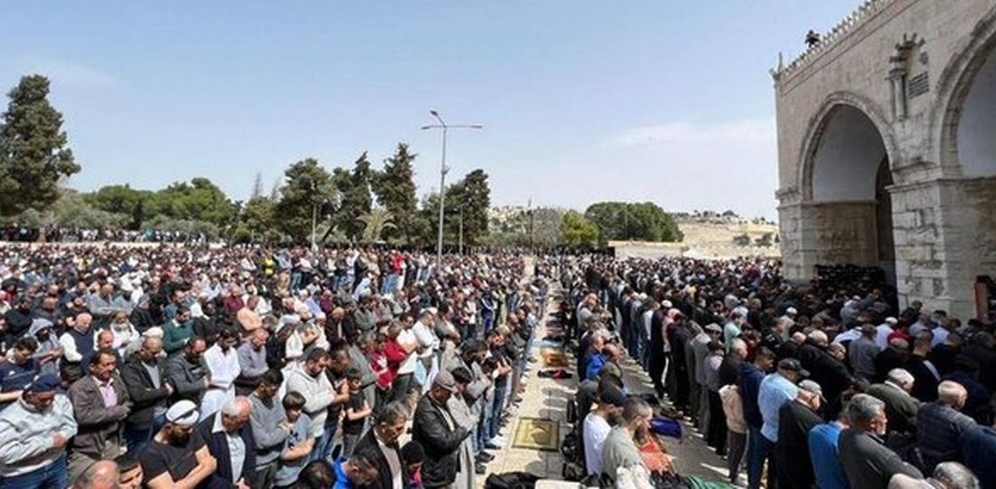 برگزاری اولین نماز جمعه ماه مبارک رمضان در مسجد الاقصی با حضور هزاران نمازگزار