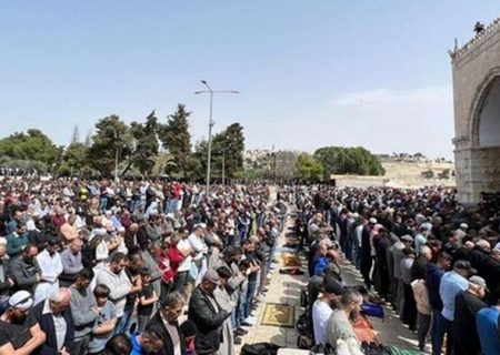 برگزاری اولین نماز جمعه ماه مبارک رمضان در مسجد الاقصی با حضور هزاران نمازگزار