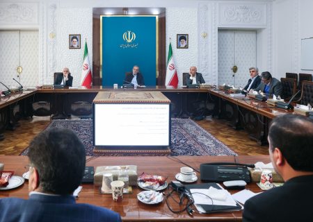 تاکید پزشکیان بر بررسی دقیق‌تر مدیریت واحد زنجیره‌های تولید شرکت‌ها