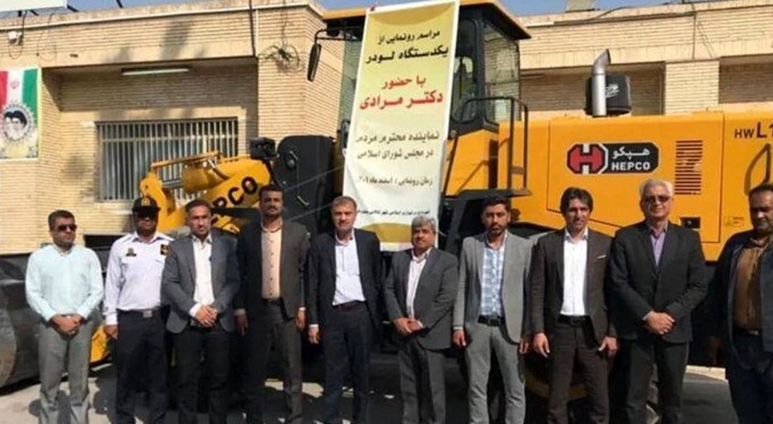 جنجال تصویر نماینده مجلس با لودر