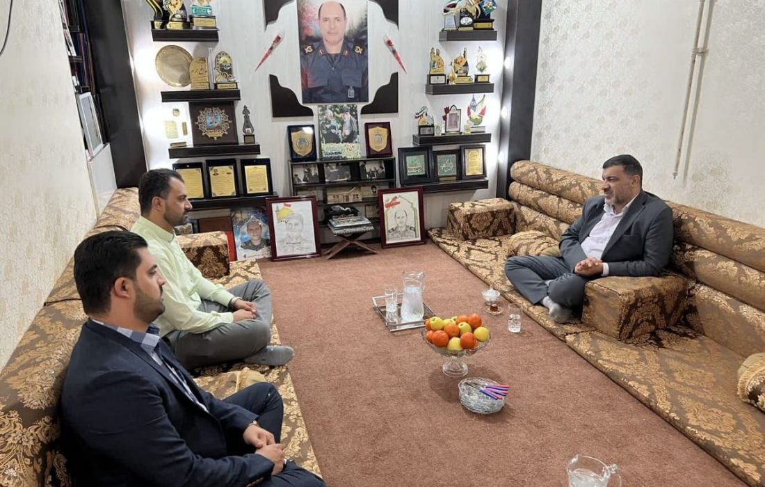 دیدار مدیرعامل شرکت فولاد اکسین خوزستان با خانواده شهید مدافع حرم