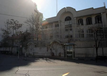 رویترز: درب های سفارت ایران در ریاض بعد از هفت سال گشوده شد