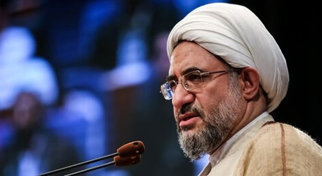 زیاده عرضی نیست/ حضرت آقای اراکی! این تعریف “زن فاحشه” است، نه زن بی حجاب
