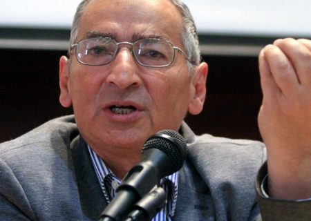 صادق زیباکلام: دیگر کسی برای مجلس تره هم خرد نمی‌کند