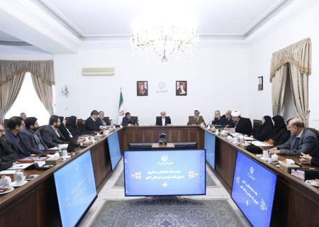 عارف: قانونی که مردم استقبال نکنند، کارساز نیست/ کار فرهنگی با تقابل فیزیکی درست‌ نمی‌شود