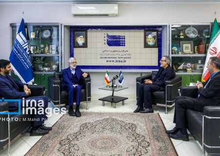 غلامعلی حدادعادل از خبرگزاری ایرنا بازدید کرد