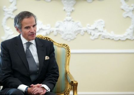 مدیرکل آژانس اتمی پس از سفر به ایران: اطلاعاتی نداریم که بگوییم ایران دنبال ساخت بمب هسته ای است/ پیشرفت محسوسی در گفت‌وگو با طرف ایرانی وجود دارد