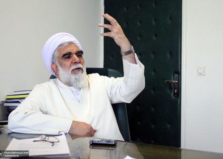 مردم متدین در مقابل کسانی که دستورات دینی را رعایت نمی‌کنند، نباید برخورد ناشایست داشته باشند/ علما و روحانیون باید شیوه امر به معروف و نهی از منکر را برای مردم تبیین کنند/ اگر در جایی فراتر از تذکر لسانی نیاز بود، حکومت مربوط می‌شود