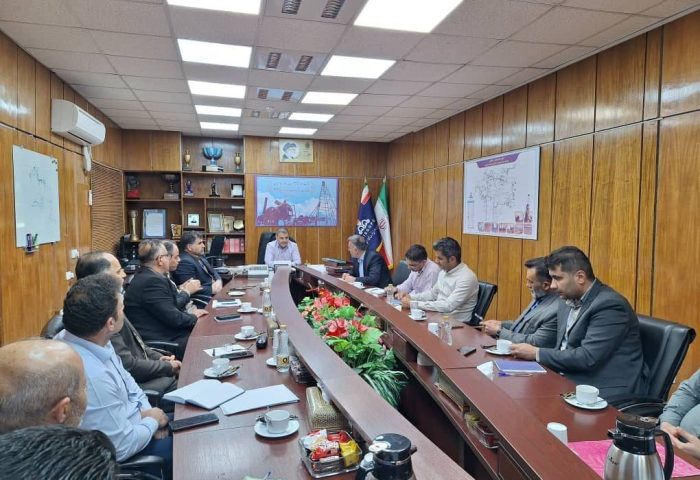 نشست صمیمانه مدیر عامل نفت و گاز مسجدسلیمان با مدیریت شرکت توزیع برق شهرستان