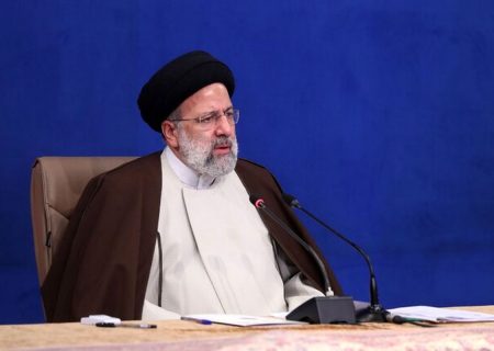 هرگونه خرید و فروش ارز خارج از مسیر و قیمت تعیین شده از سوی بانک مرکزی تخلف است