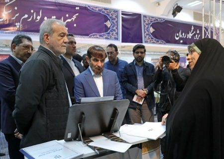 پزشکیان از نمایشگاه «پیشگامان پیشرفت» بازدید کرد