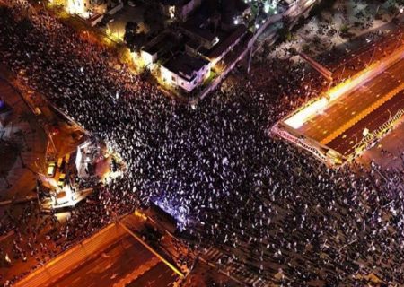 ۱۳۰ هزار نفر در تل‌آویو علیه نتانیاهو تظاهرات کردند