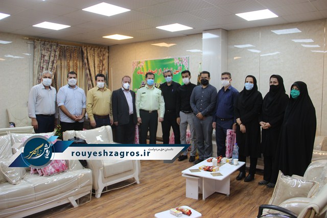 به مناسبت روز خبرنگار برگزار شد: نشست صمیمی فرمانده انتظامی شهرستان مسجدسلیمان با جمعی از اهالی رسانه